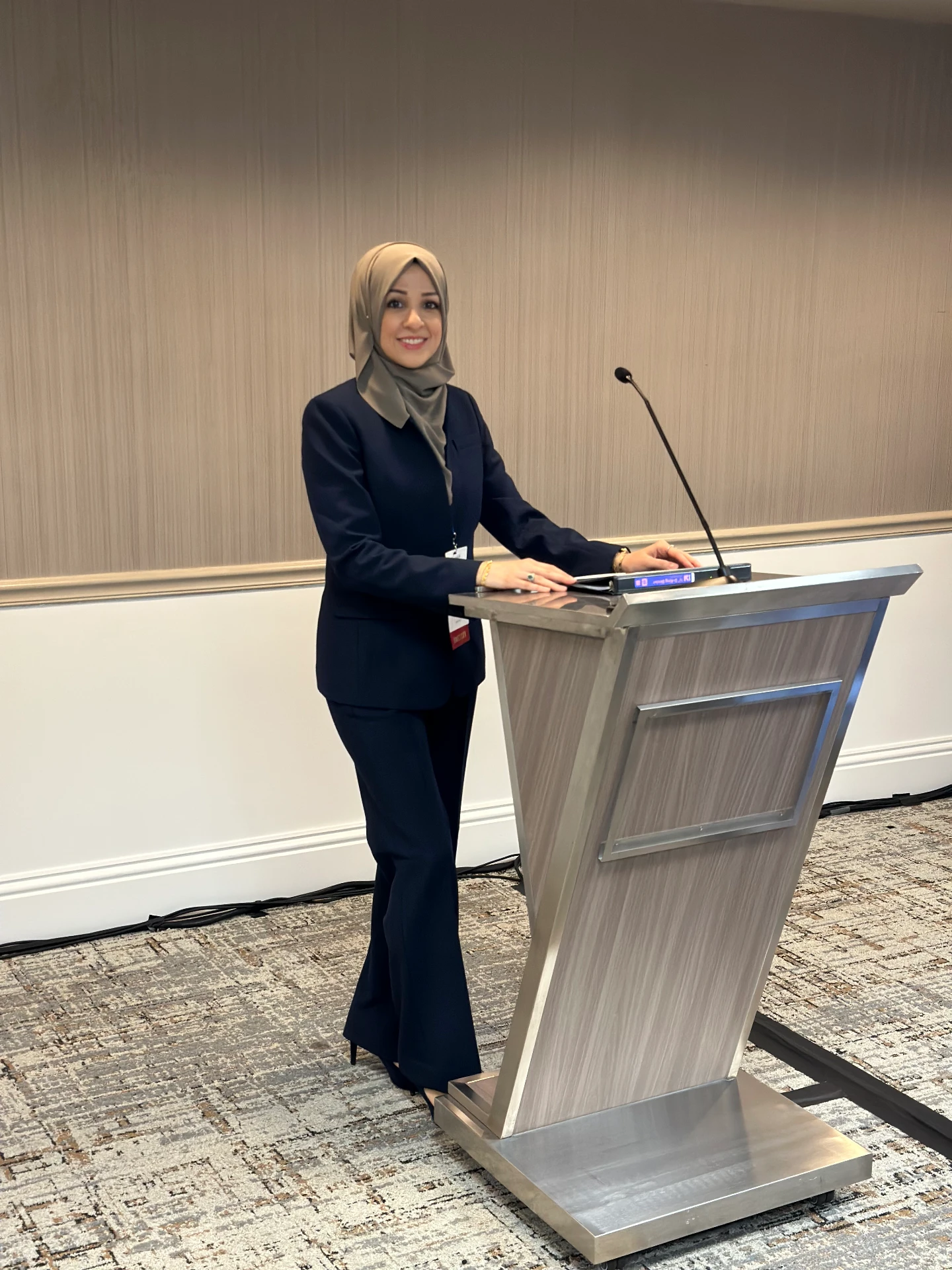 Zohra Hussaini presenting at a pain medicine conference
